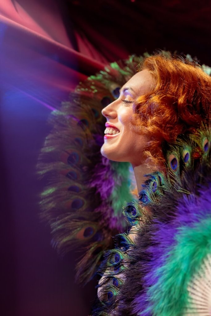 burlesque performer photo shoot