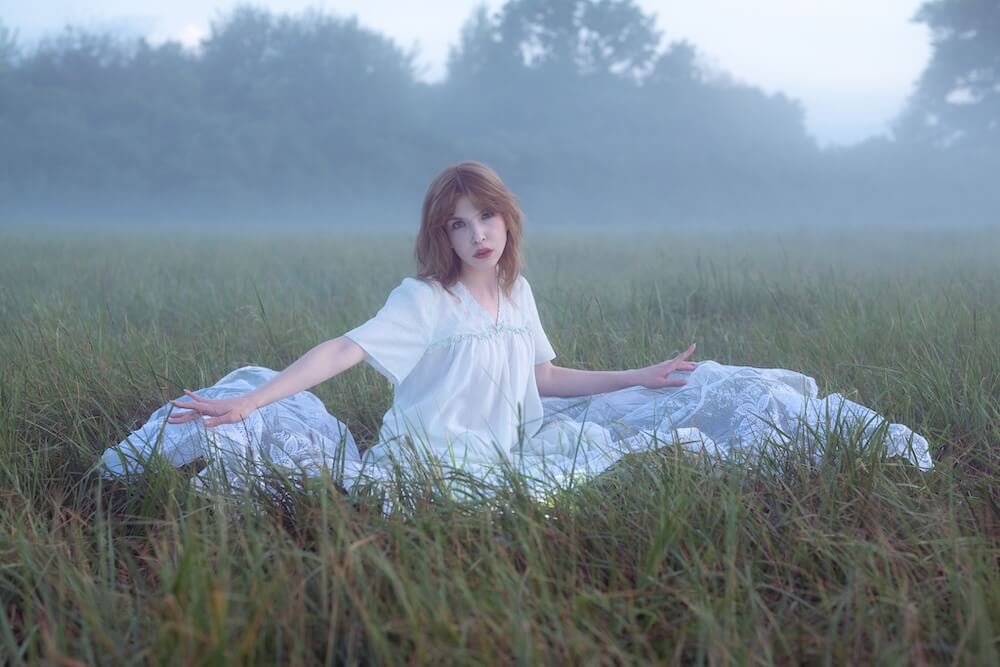 meadow photo shoot with fog